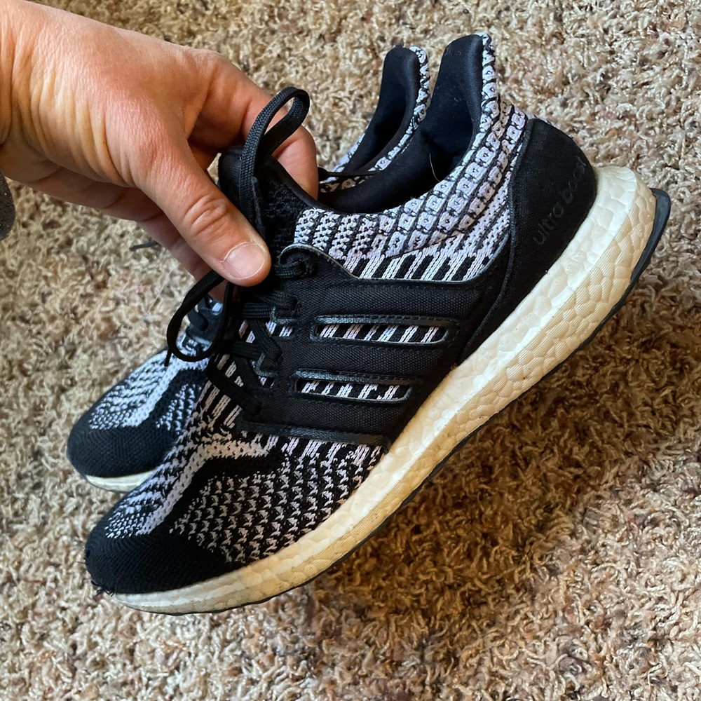 Womens 7.5 Adidas sneakers